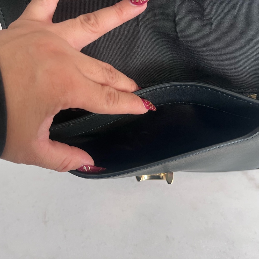 Marc Jacobs J shoulder Bag with Gold Chain - Picture 6 of 6